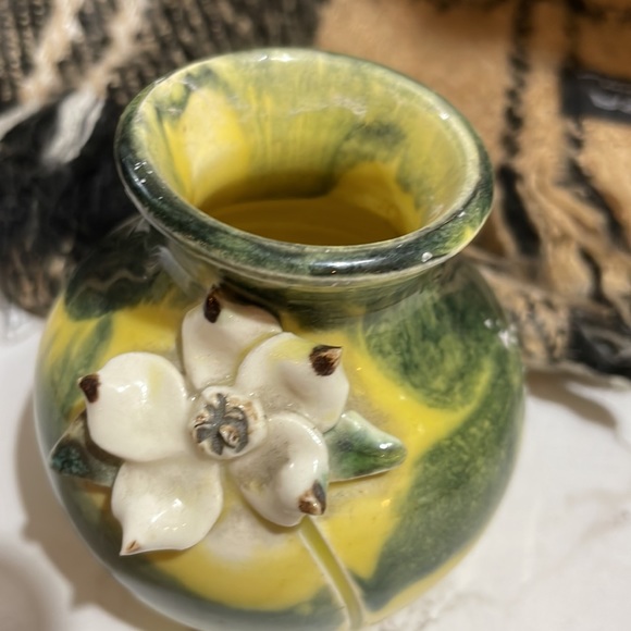 Ineke Bud vase. Lovely pottery vase about 3 inches high. - Picture 3 of 3